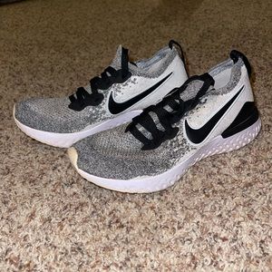 Size 8 Nike Women's Epic React Flyknit 2